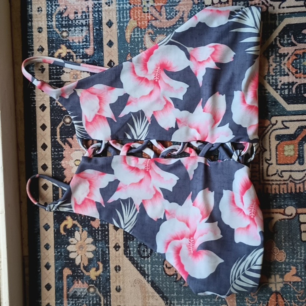 Stone fox swim top